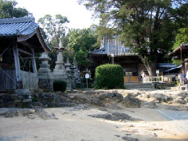 常楽寺流水岩の庭